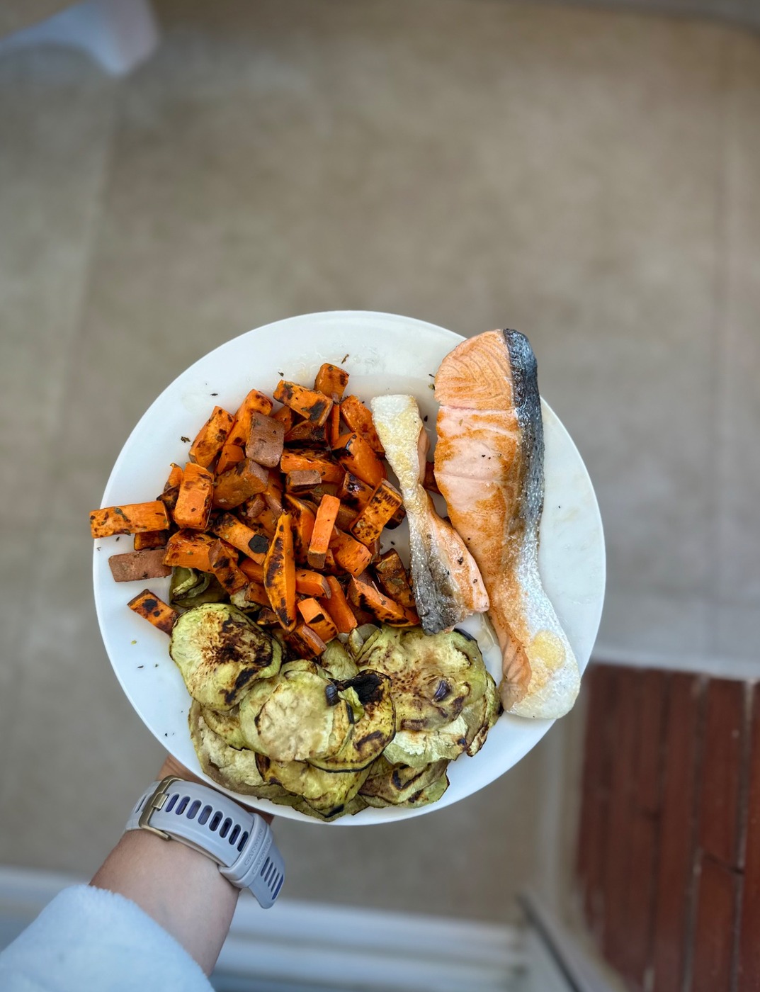Plato con salmón y verduras