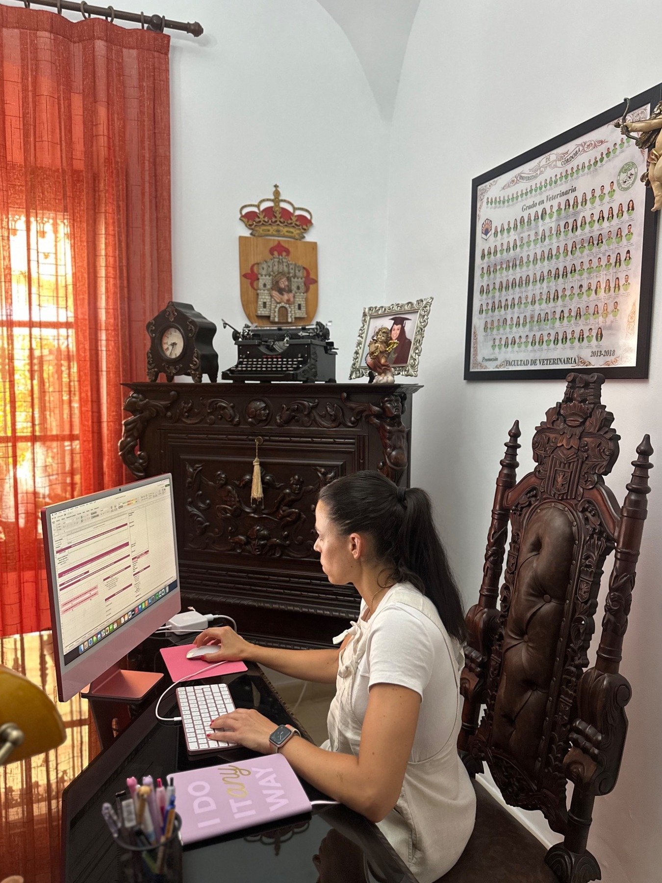 Gema trabajando en su planificación